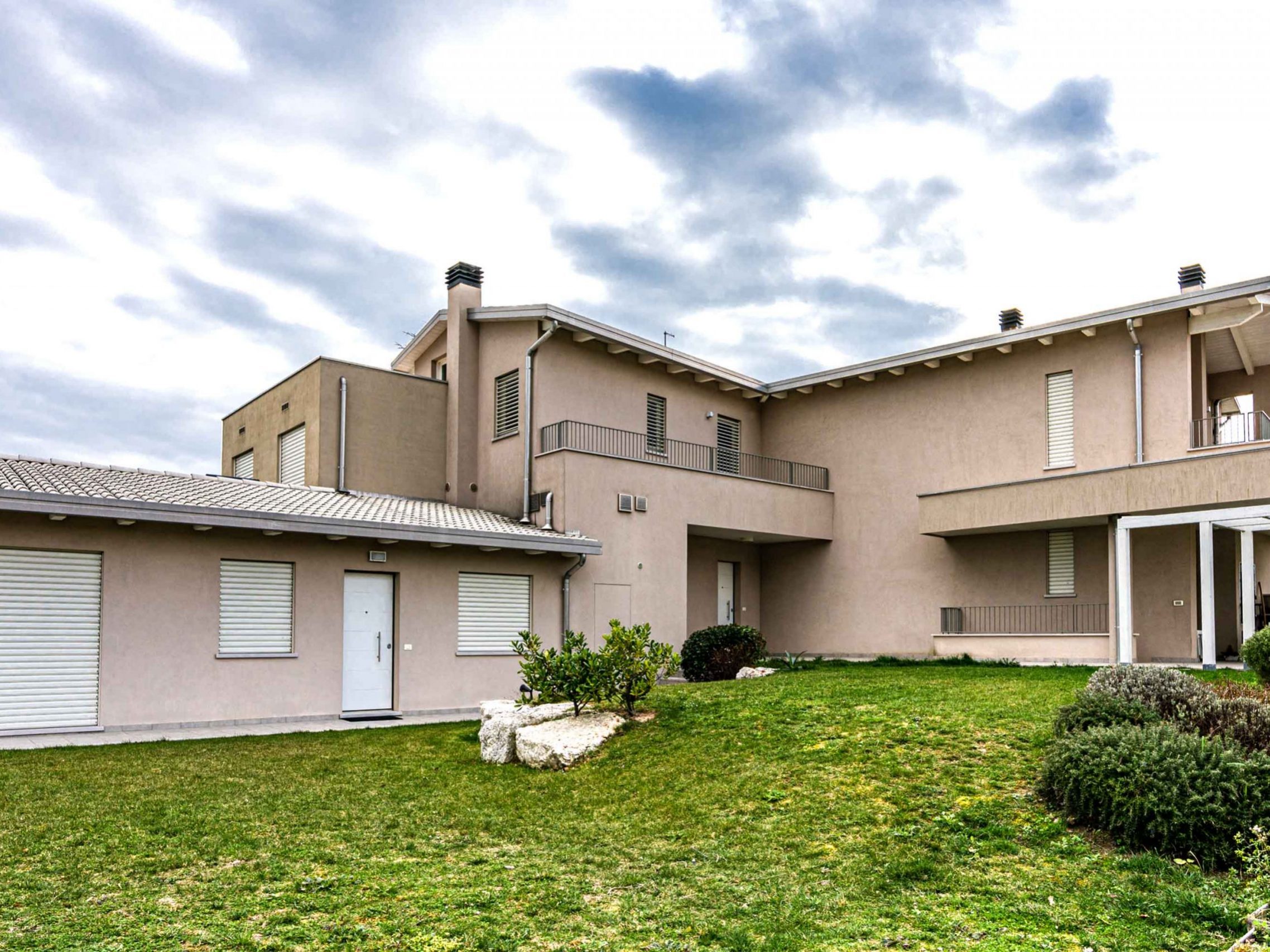 Wooden Houses_Villa Unifamiliare a due piani_Struttura in legno in punto panoramico
