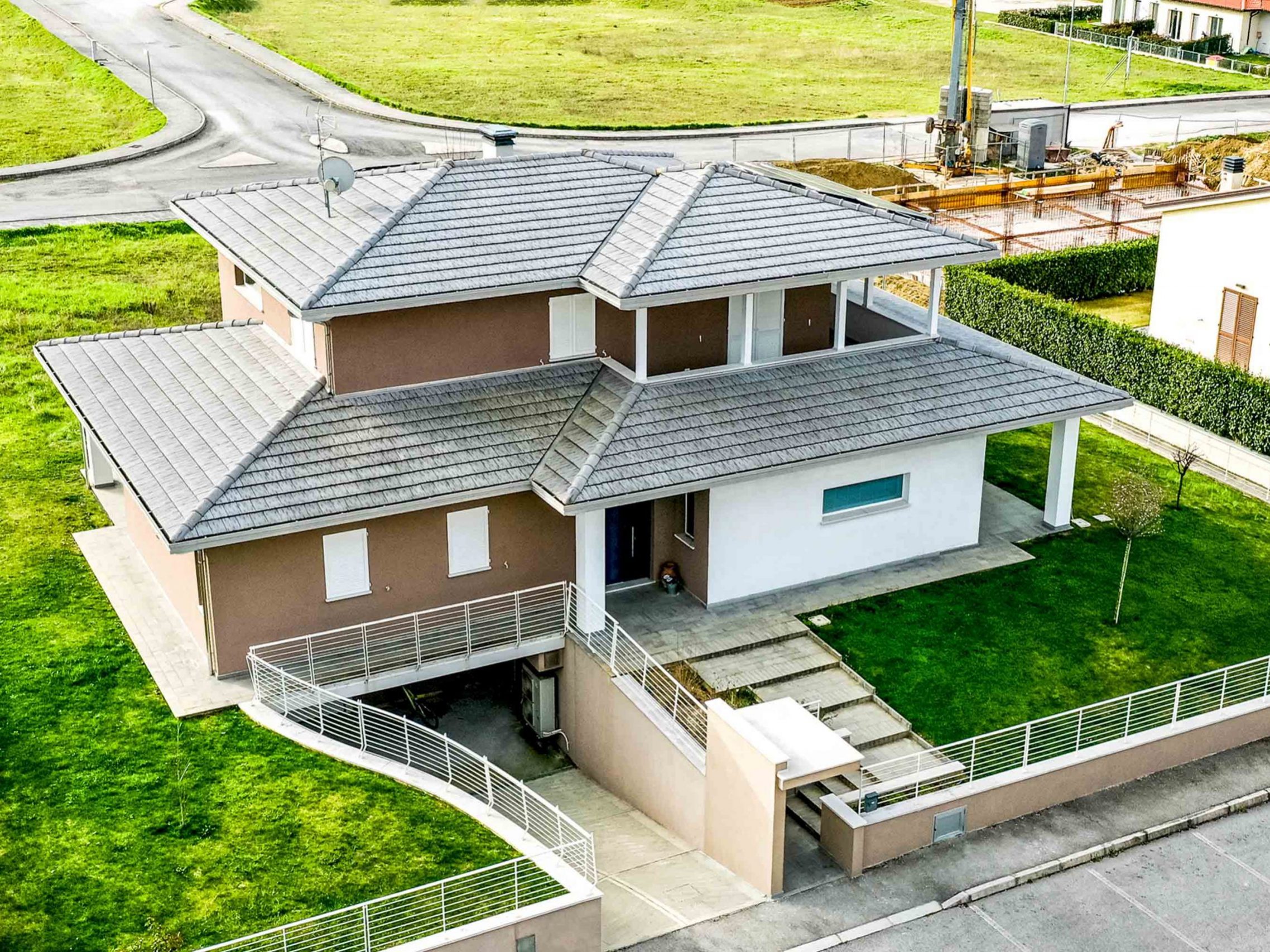 Wooden Houses_Villa Unifamiliare a due piani_Struttura in legno classica con finiture e colori contemporanei