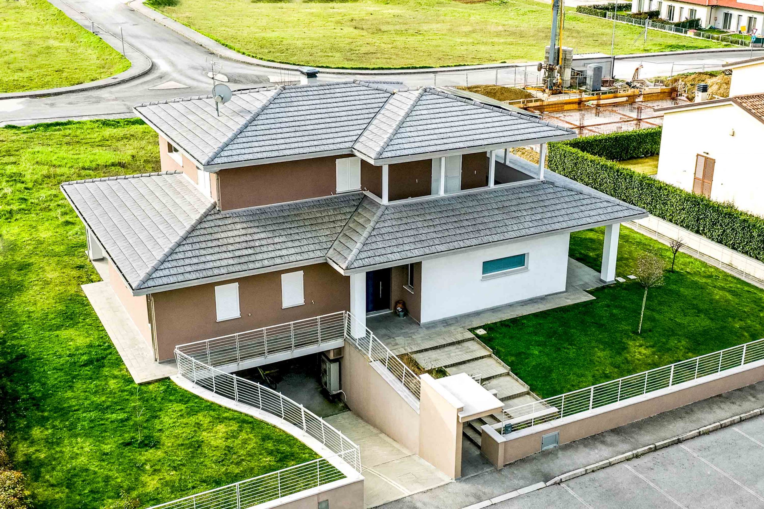 Wooden Houses_Villa unifamiliare_esterno1 Wooden Houses_Villa Unifamiliare a due piani_Struttura in legno classica con finiture e colori contemporanei
