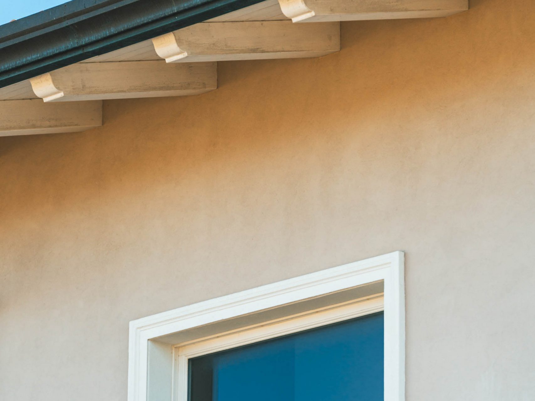 Wooden Houses_Villa Unifamiliare a due piani_Struttura in legno dall’aspetto classico a pochi metri dal mare