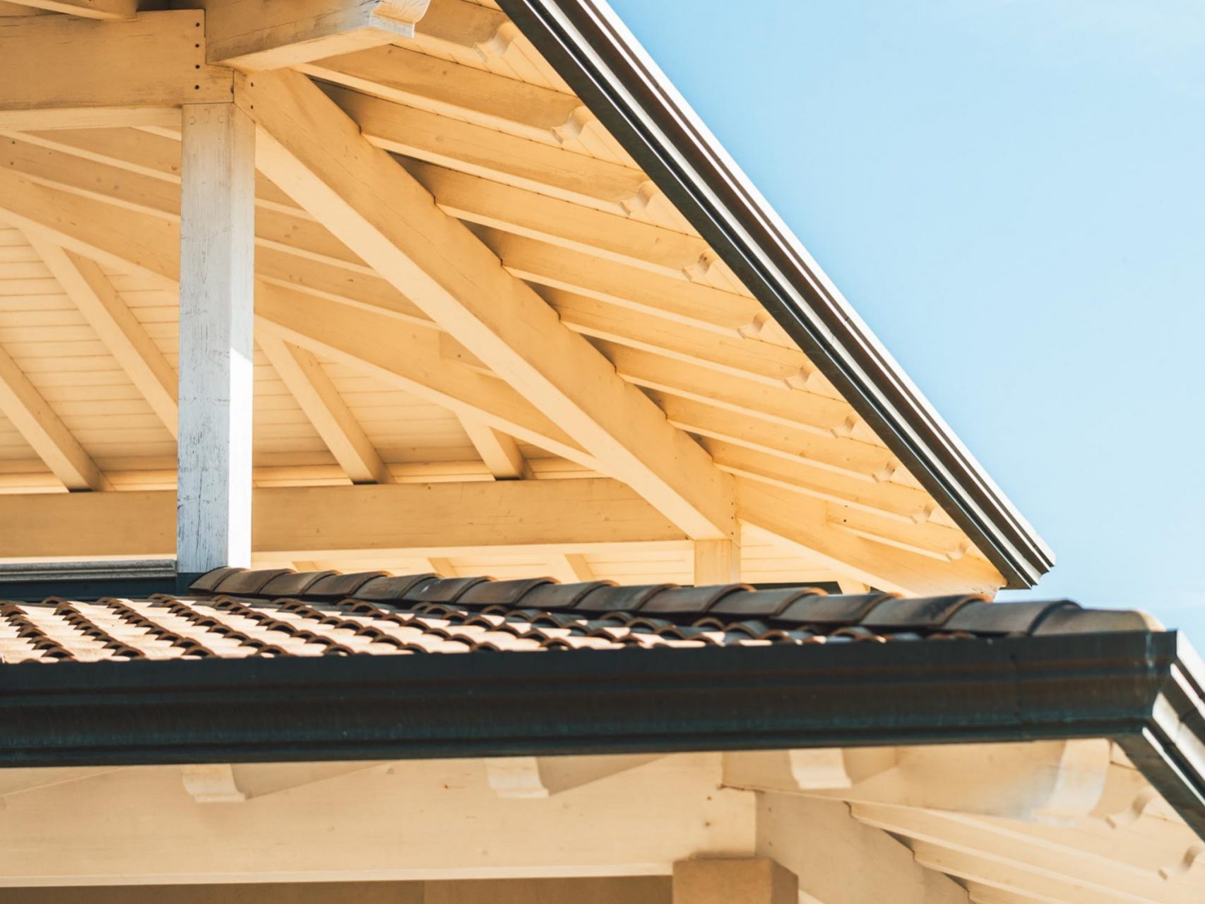 Wooden Houses_Villa Unifamiliare a due piani_Struttura in legno dall’aspetto classico a pochi metri dal mare