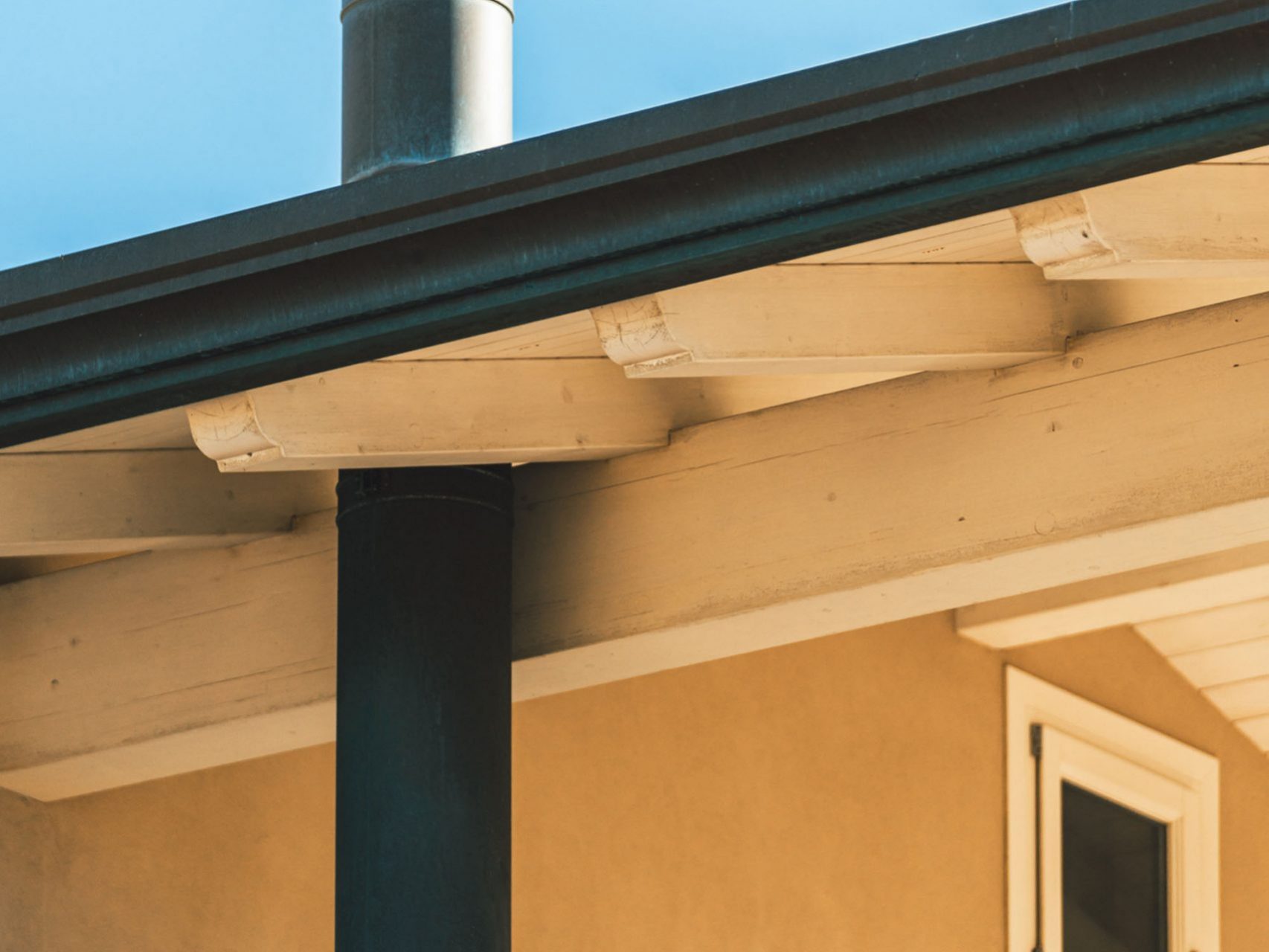 Wooden Houses_Villa Unifamiliare a due piani_Struttura in legno dall’aspetto classico a pochi metri dal mare
