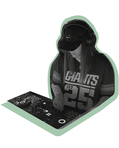 LISABHO è una dj vadese che vive a Roma
